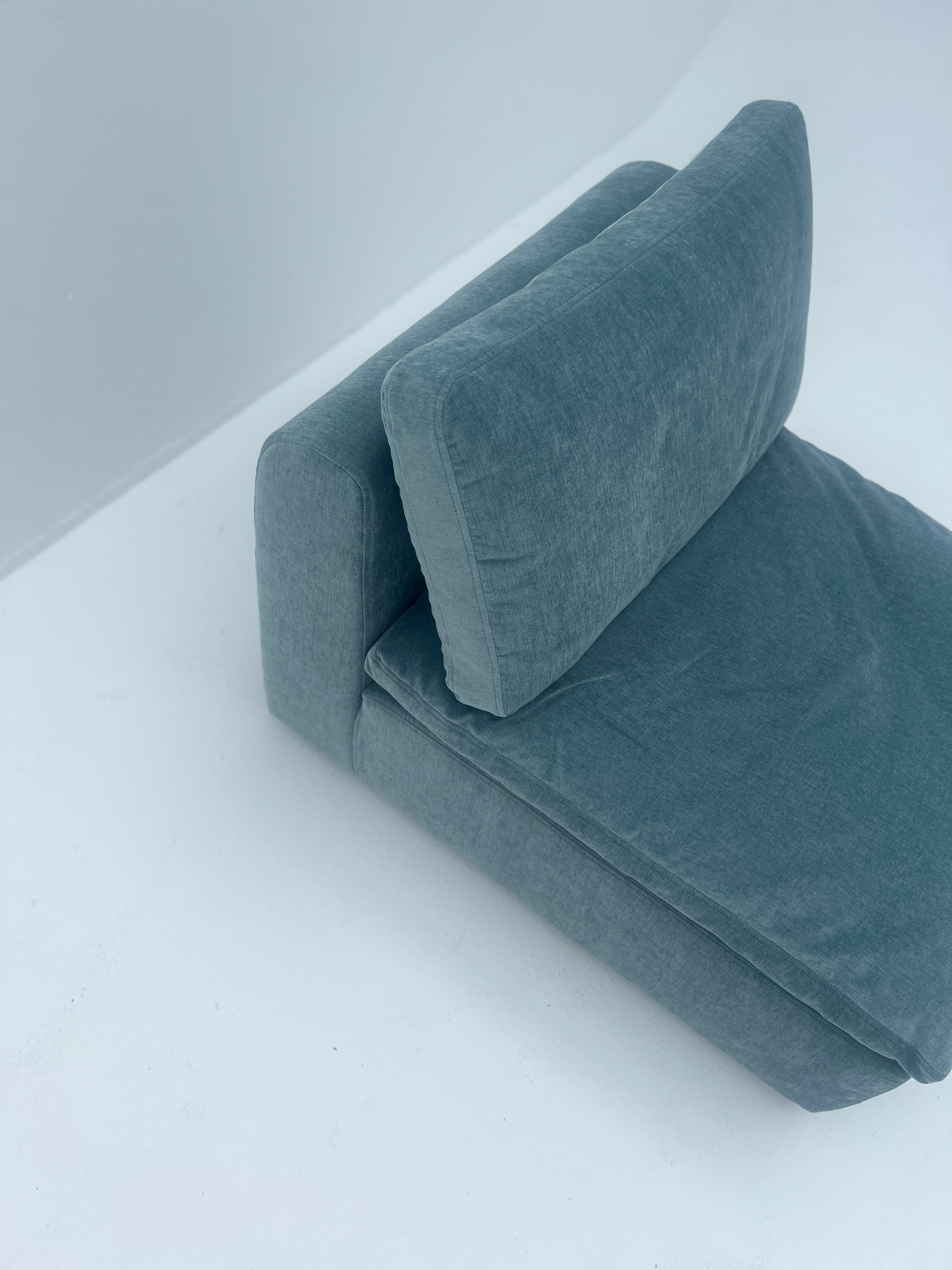 أفيس بدون ذراعين بمقعد واحد