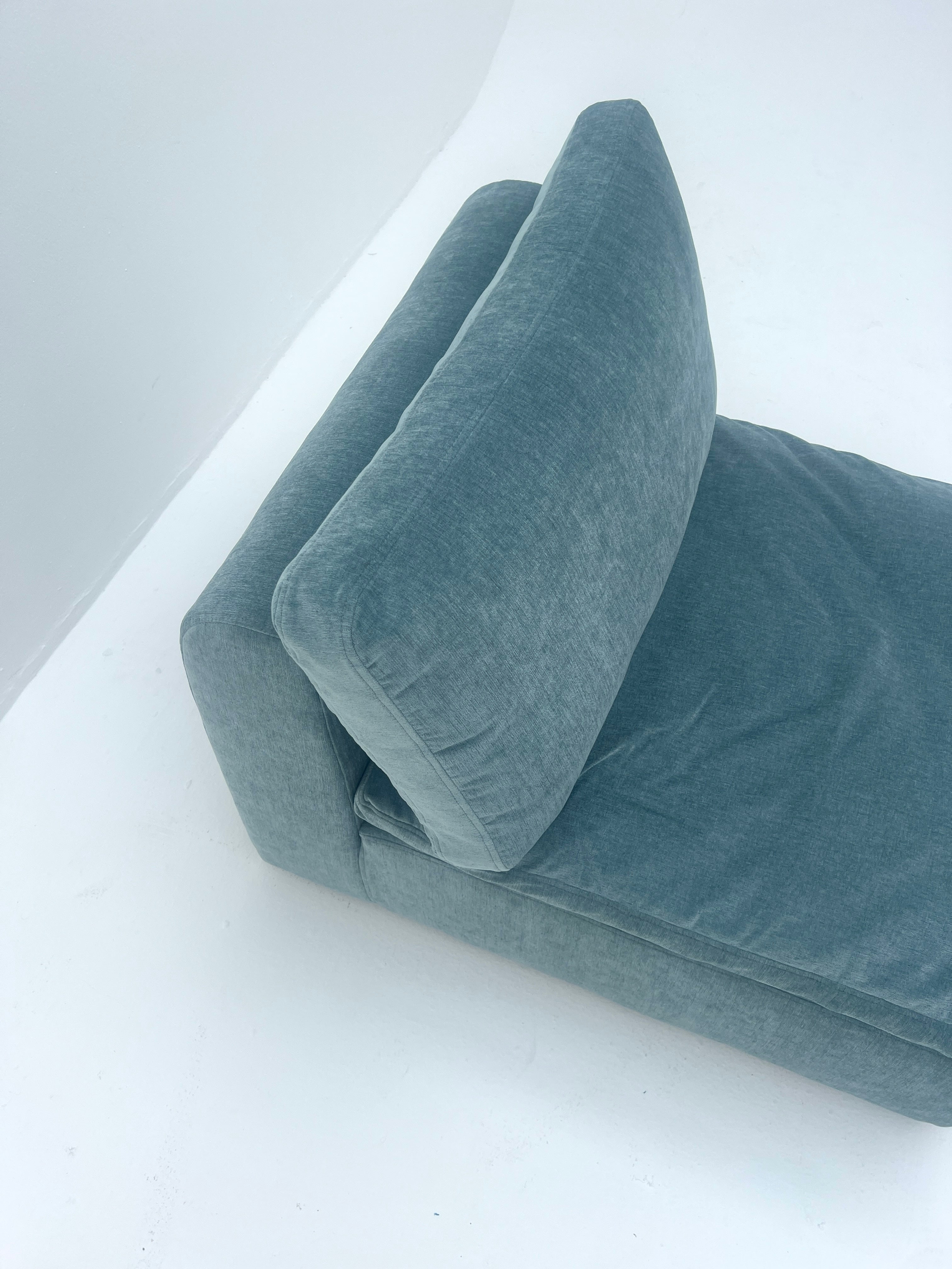 أفيس بدون ذراعين بمقعد واحد