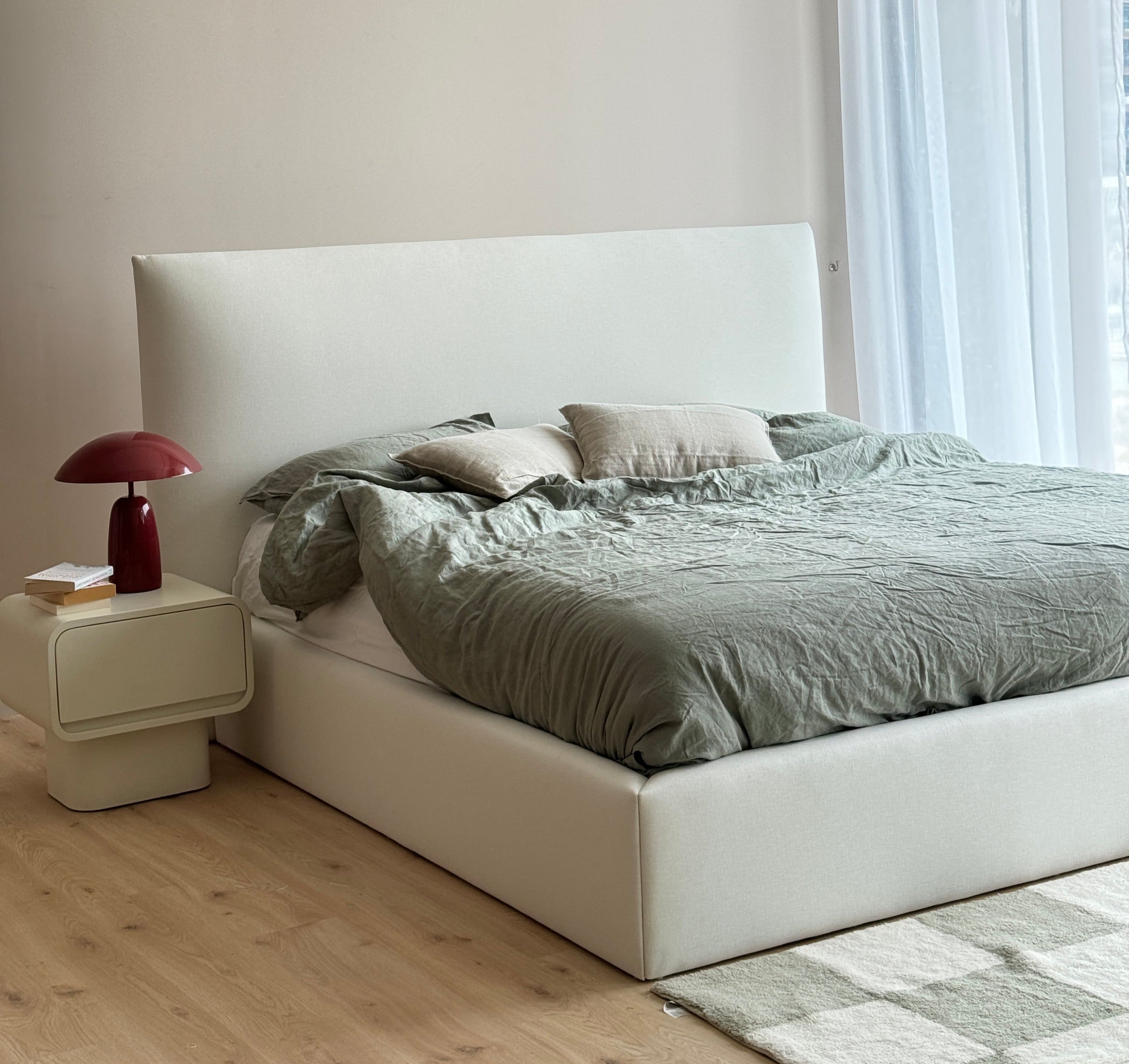 Queen size bed Life Style View