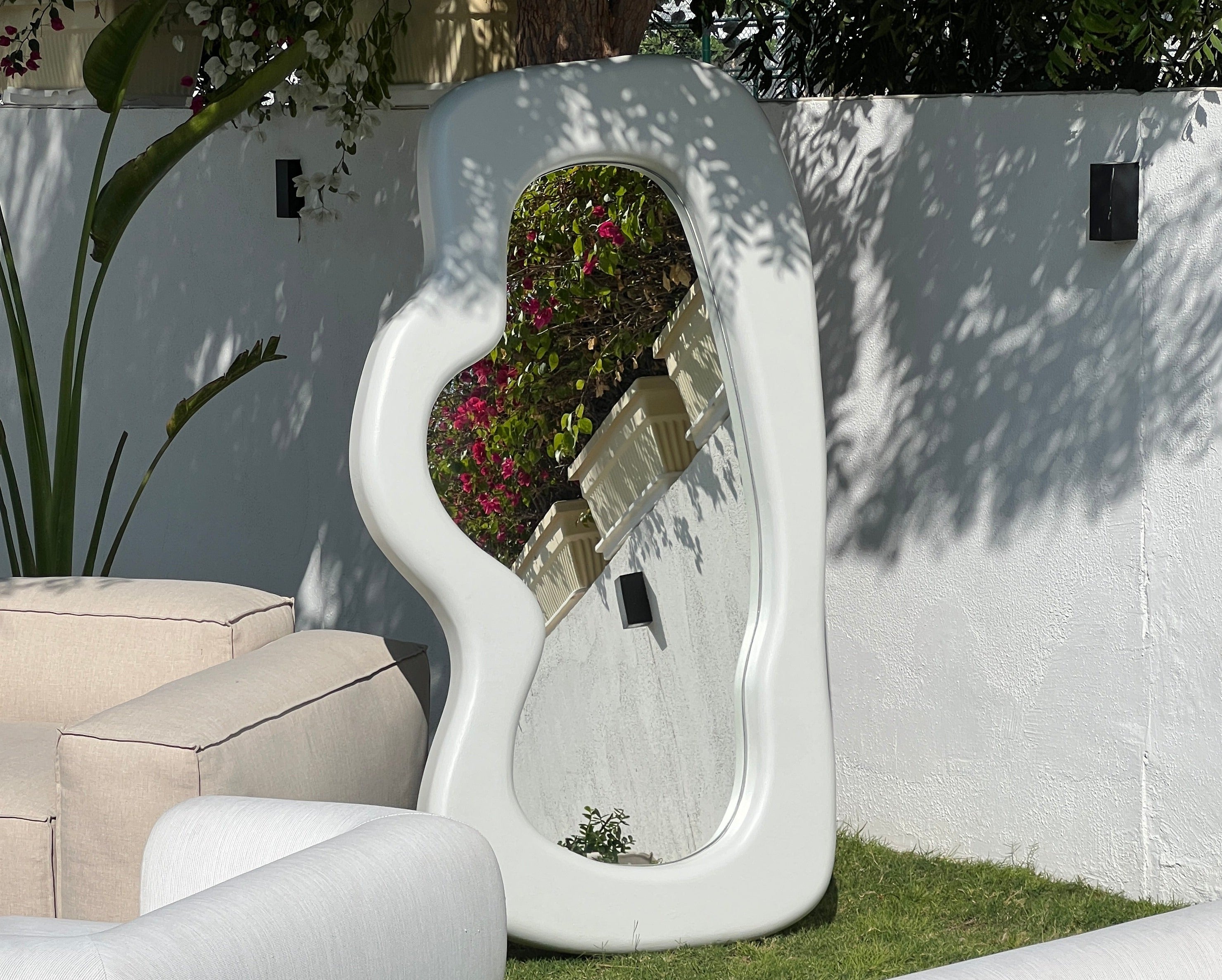 مرآة ميلي كبيرة في الجبس