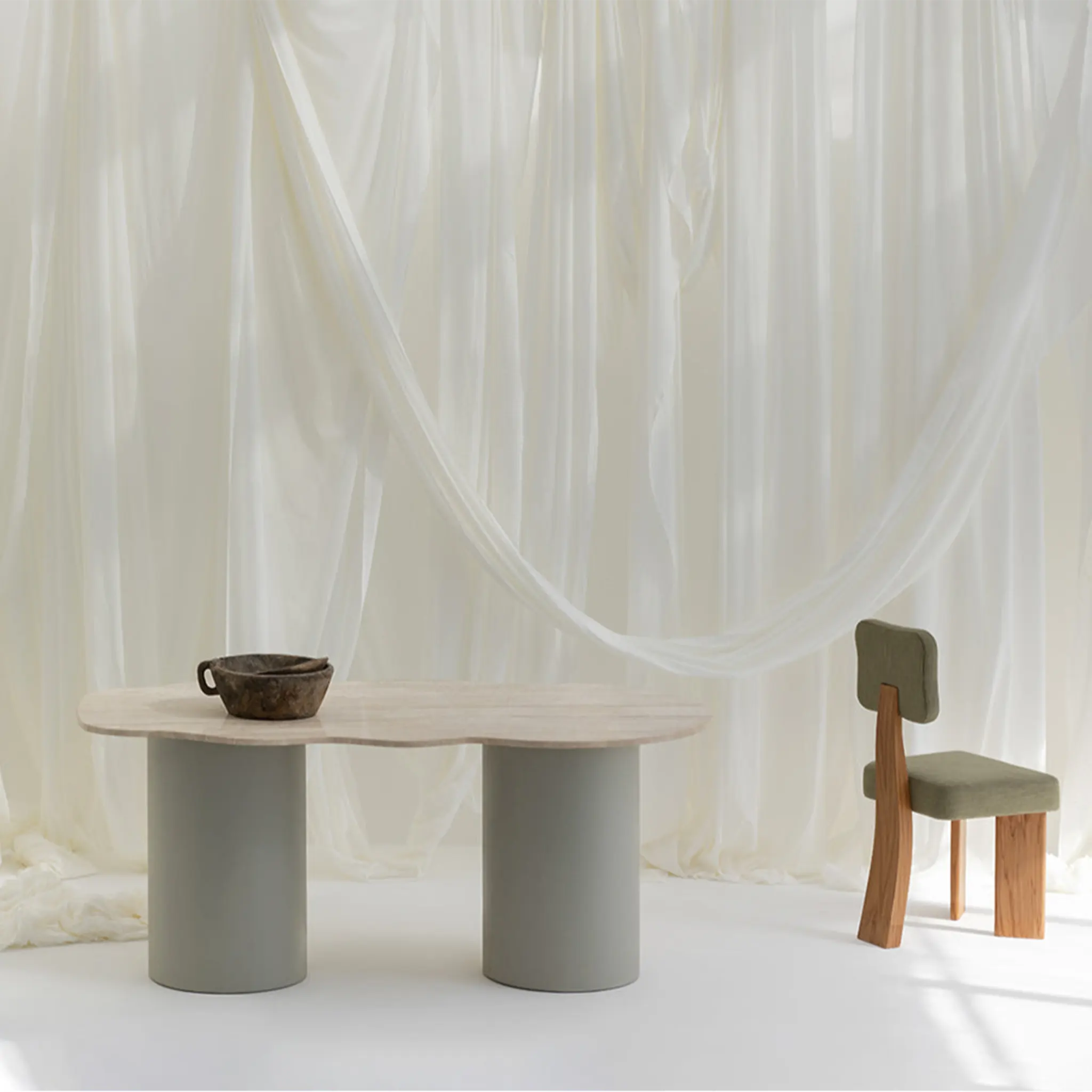 The Victoria Dinning Table in Tavertine