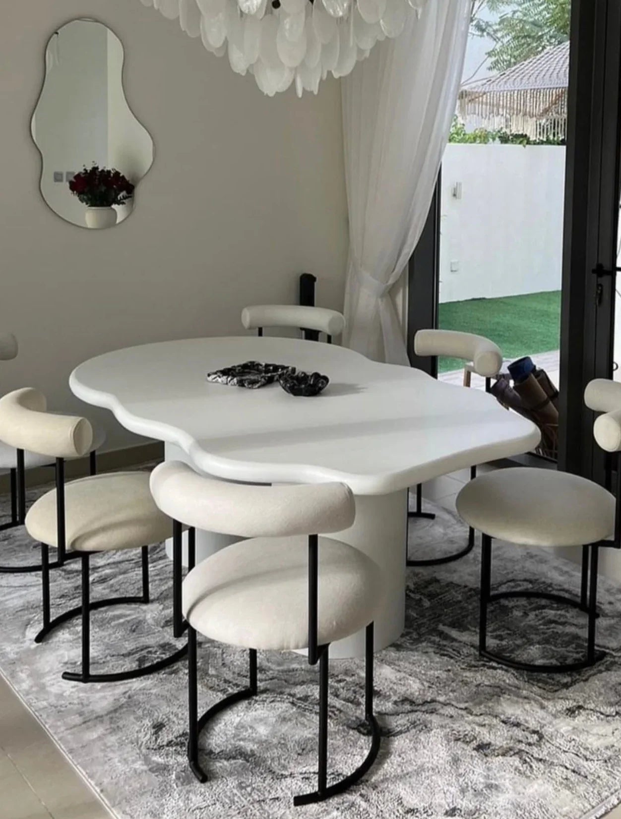 How to Choose the Right Dining Table for Your Home 2025