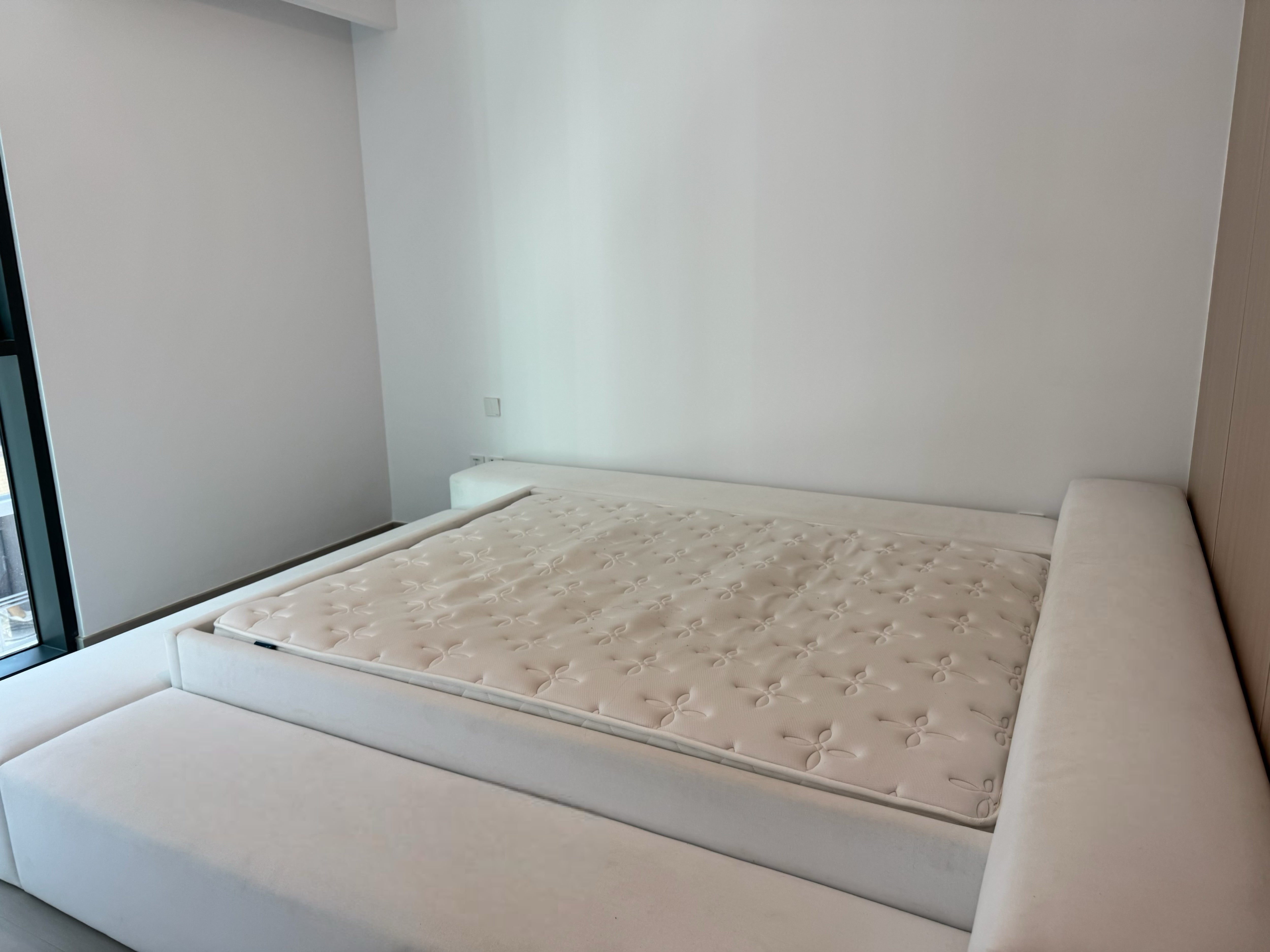 The Heff Bed with Mattress – Queen Size PRELOVED
