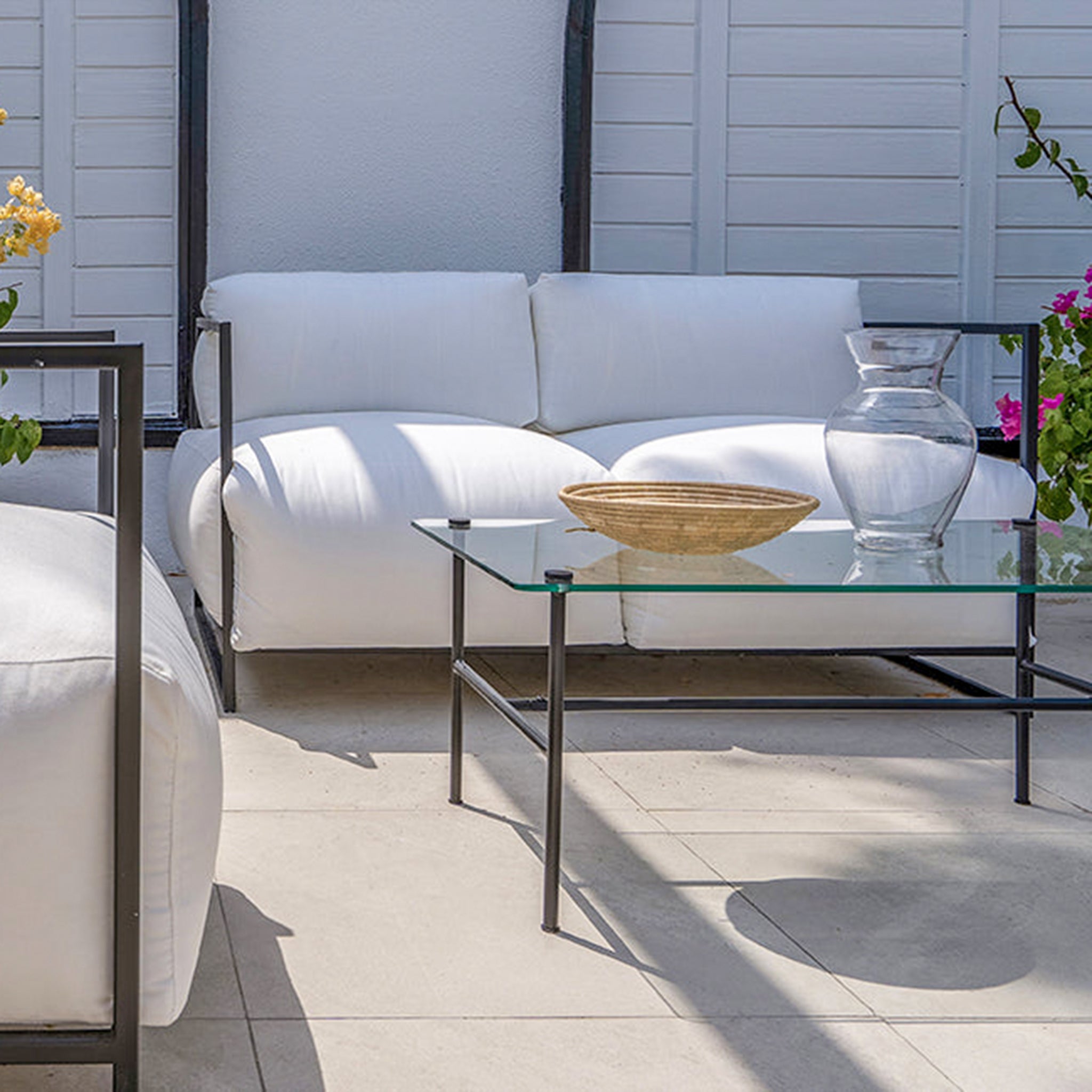 Modern outdoor living with the Dexter three-seater sofa. Durable steel frame and fade-resistant fabric make it perfect for patios.