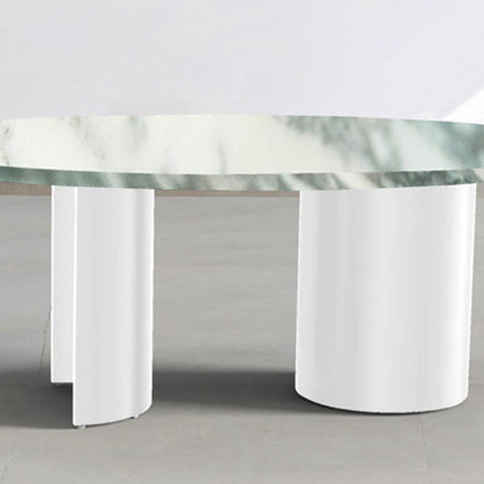Coffee Table with Edge Detail: 2cm thick edge adds a touch of modern design.