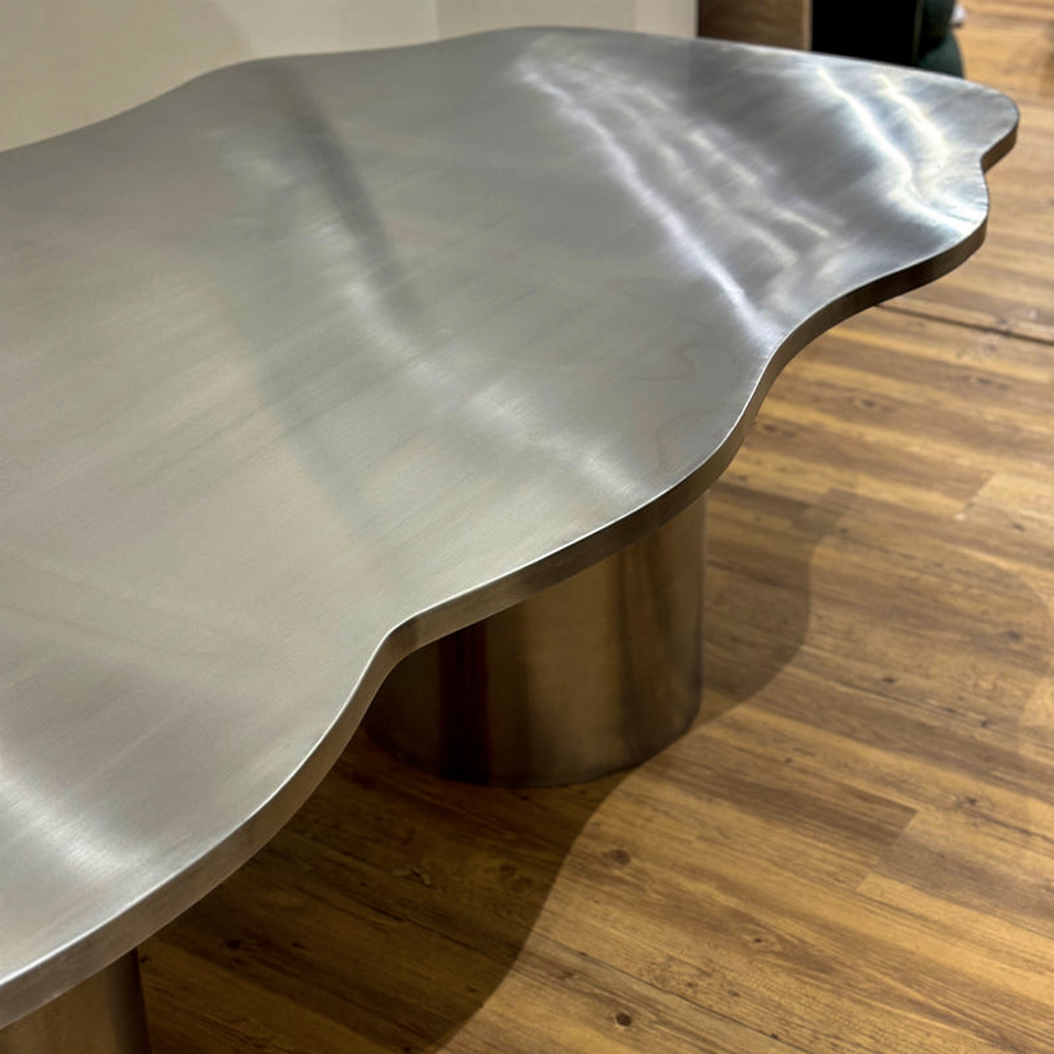 Modern curvy dining table in steel with a unique and elegant design